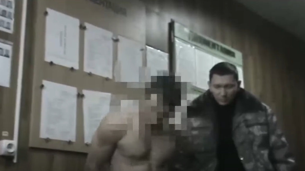 Экс-начальник тюремной тюрьмы обвиняет в систематических пытках и нарушениях правых заключений