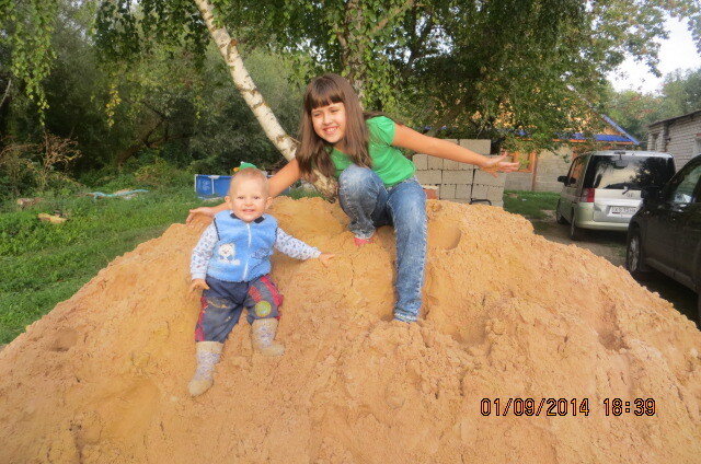 Самое начало... Построили еще один домик, но тогда еще даже забора не было на участке...