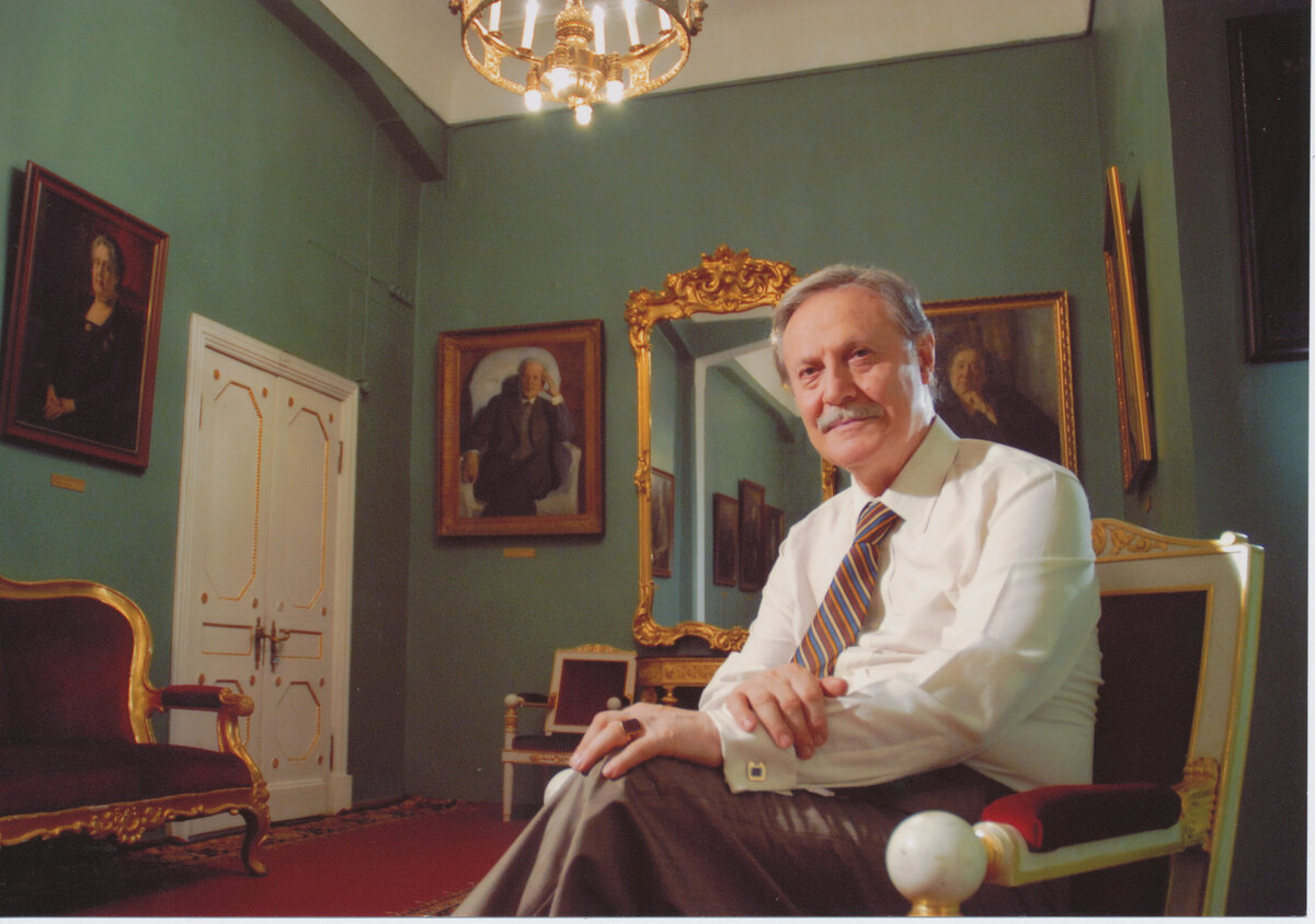 художественный руководитель Малого театра народный артист СССР Юрий Соломин