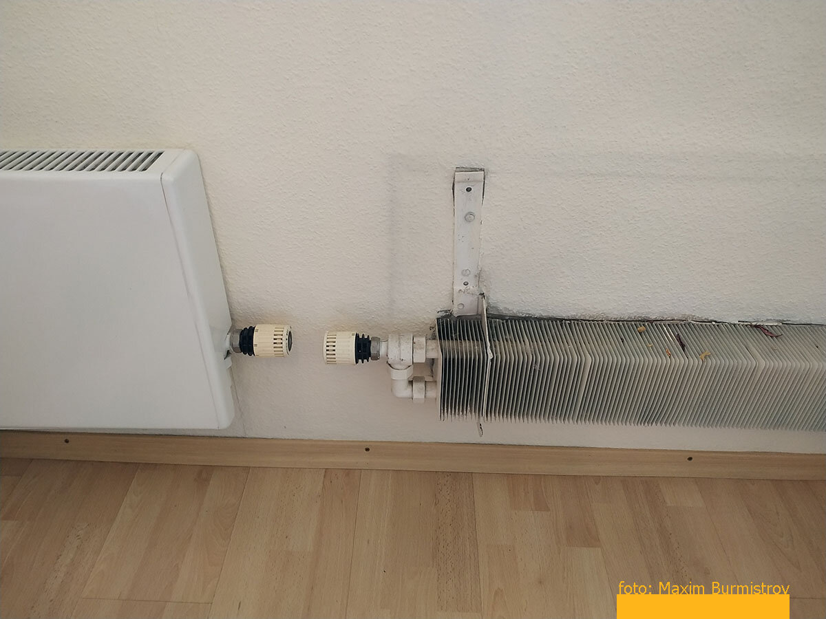 Снял декоративный кожух с радиатора, чтобы проверить его чистоту и работоспособность.