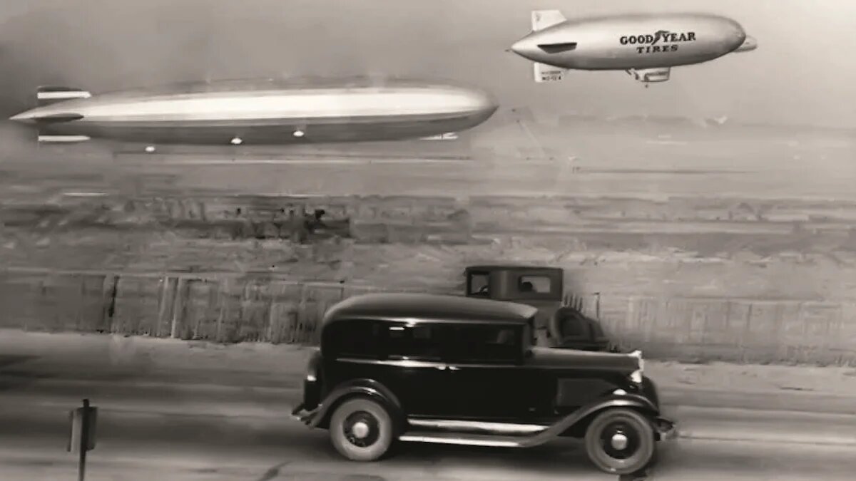 1929 год, Акрон, штат Огайо, США. Мягкий дирижабль Goodyear Mayflower (NC-10A) пробует соревноваться в скорости с цеппелином LZ-127 Graf Zeppelin, который только что начал свой трансатлантический перелет к Севилье, Испания

Фото: Денис Токмаков