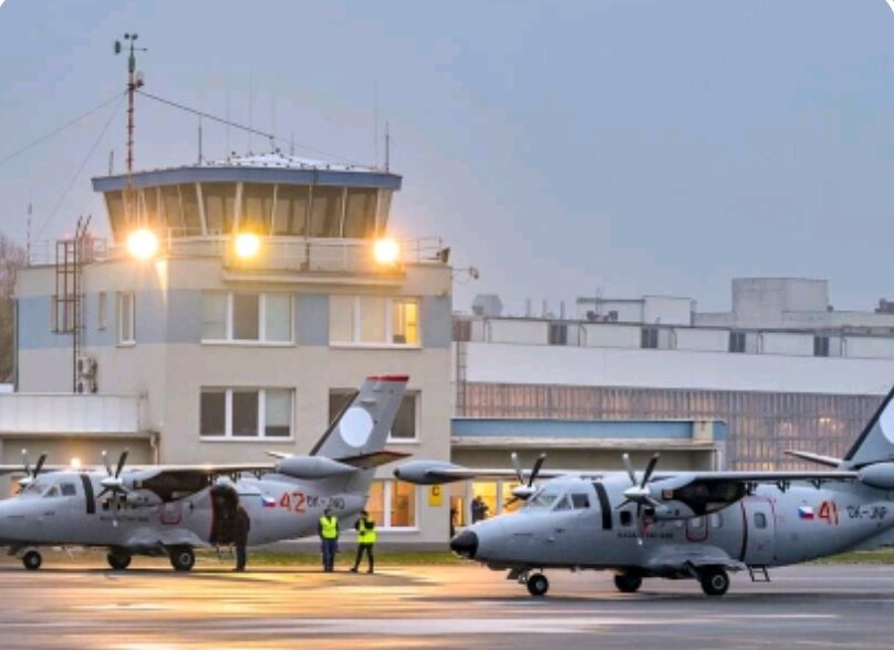 Самолет L 410 – это идеальное техническое и наилучшее экономическое решение для авиаперевозок пассажиров и грузов на короткие и средние расстояния. Укороченный взлет и посадка на грунтовых ВПП (STOL). ... Модификация L 410 UVP-E20 начала производиться в конце 80-х годов 20-го века.