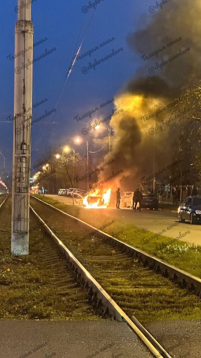 В Краснодаре у детского сада «Сказка» на Московской загорелся автомобиль |  Блокнот Краснодар | Дзен