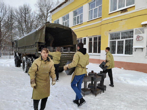     Вичугские студенты-сварщики изготовили 40 буржуек для обогрева бойцов на СВО