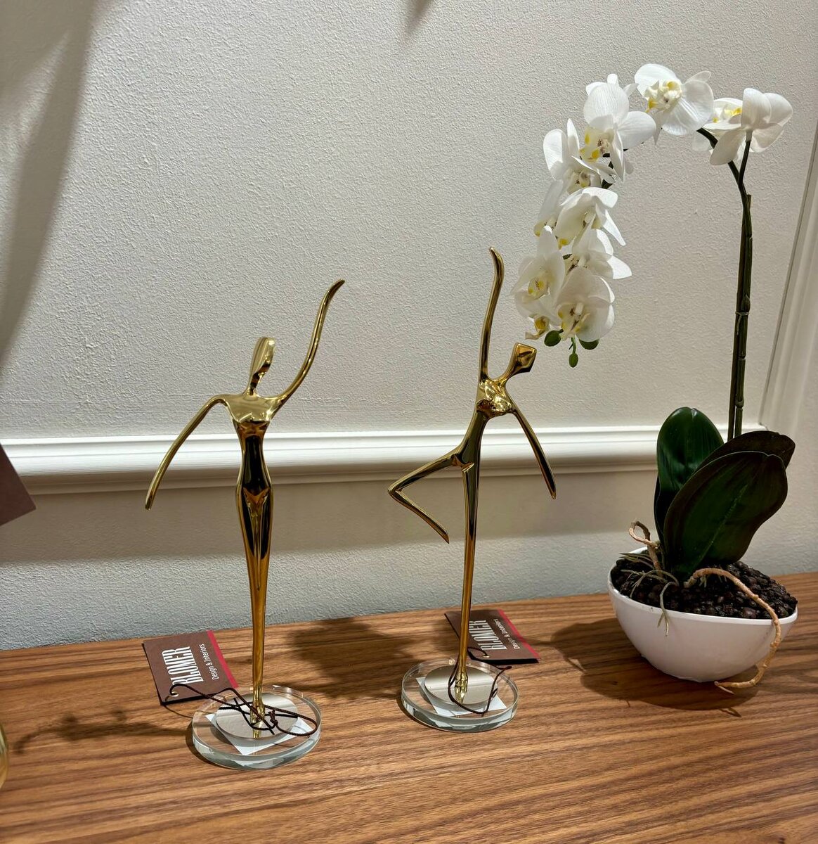 статуэтки балерин Garda Decor в мебельном салоне Blomer