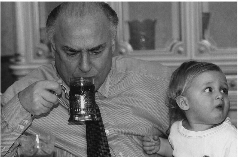    В Черноотрожском музее Черномырдина откроется выставка «Премьер вне кабинета» Андрей Севостьянов