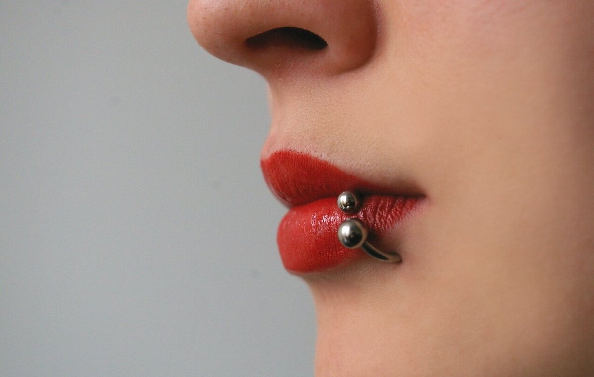    Некоторые люди считают пирсинг красивым, и их можно понять, но всем людям также нужно знать о возможных рисках
