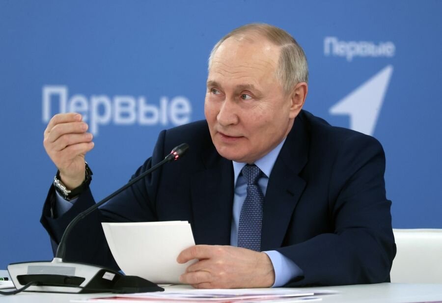    Владимир Путин проводит заседание Наблюдательного совета общероссийского общественно-государственного движения детей и молодежи «Движение первых» © Сергей Карпухин/РИА Новости