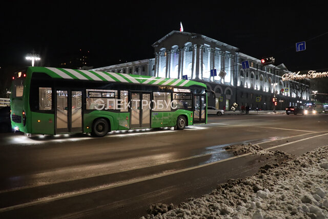   На электробусах теперь можно доехать из центра города в район Магистрального проезда