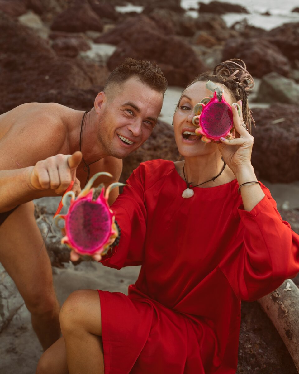 Привет, мы Лёша и Катя. Ни разу не веганы