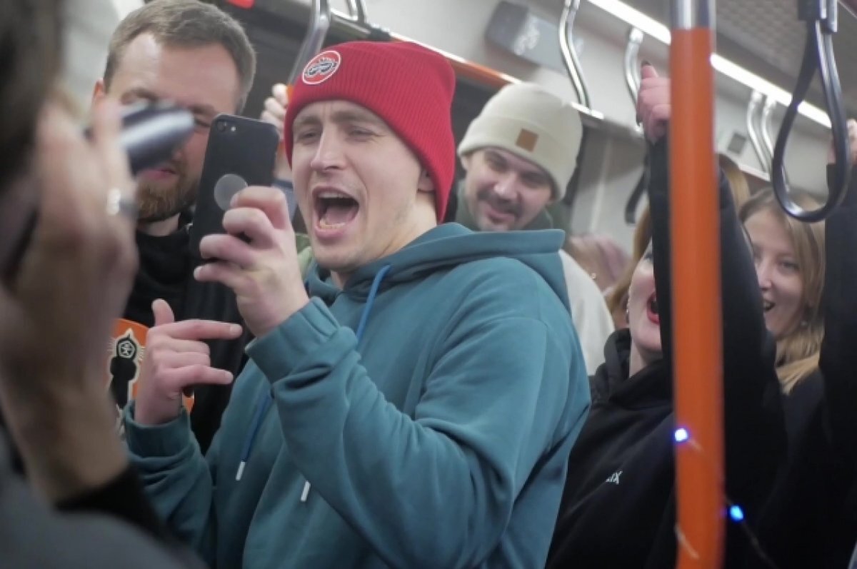    Утопая в сугробах и меняя маршрут.