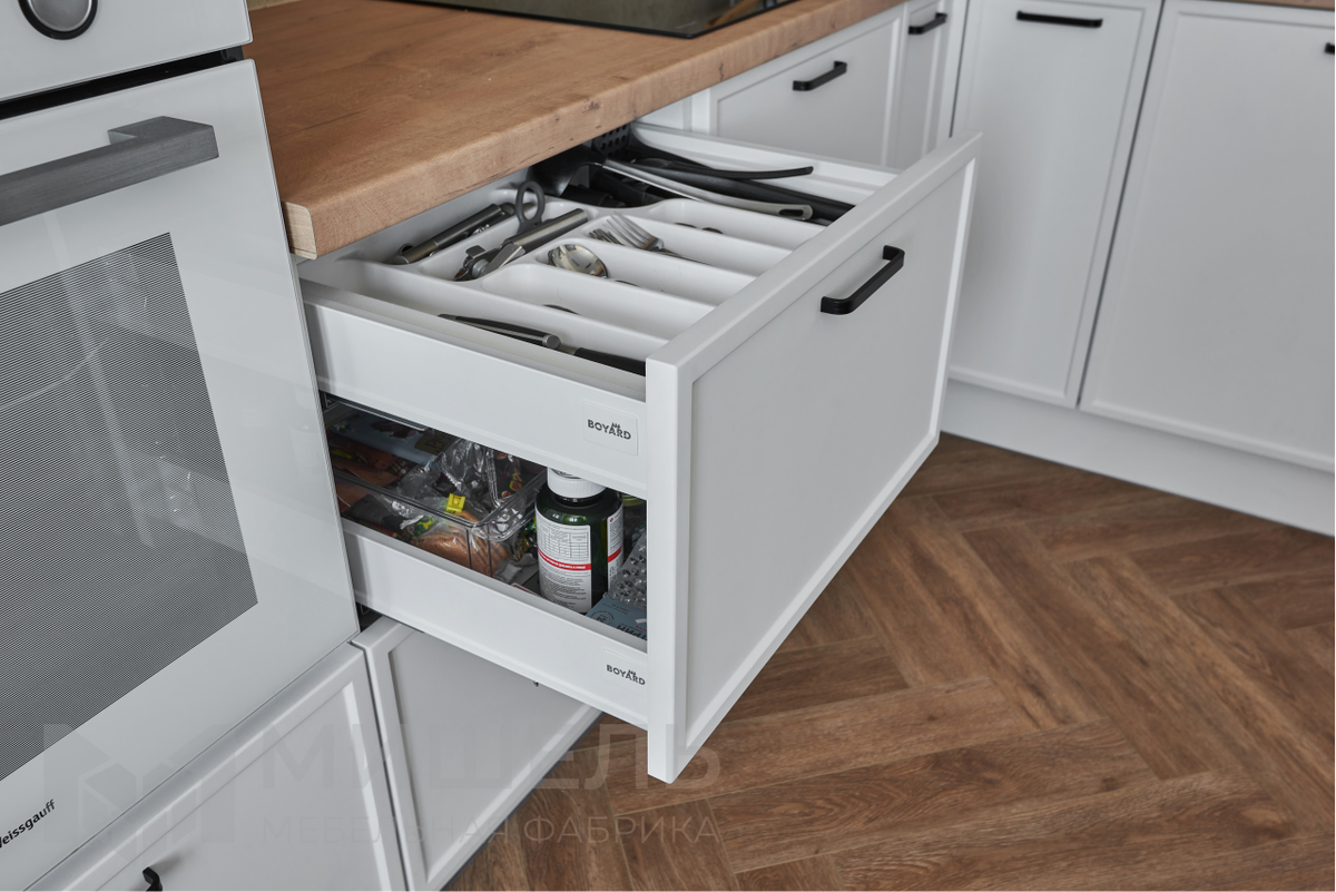 Давно мечтала о двухуровневых ящиках для хранения. Мне кажется, это отлично экономит место и позволяет убрать намного больше кухонных принадлежностей и продуктов