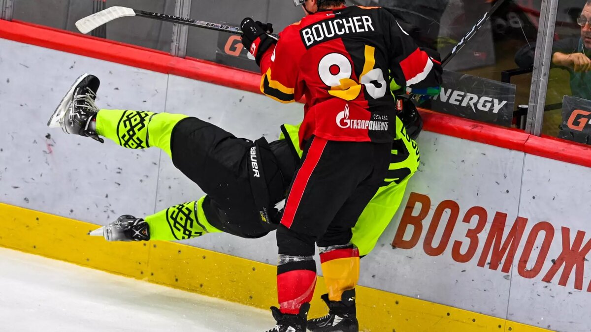     По словам Михаила Кравца, хоккеист подхватил какой-то вирус и выбыл как минимум на неделю.