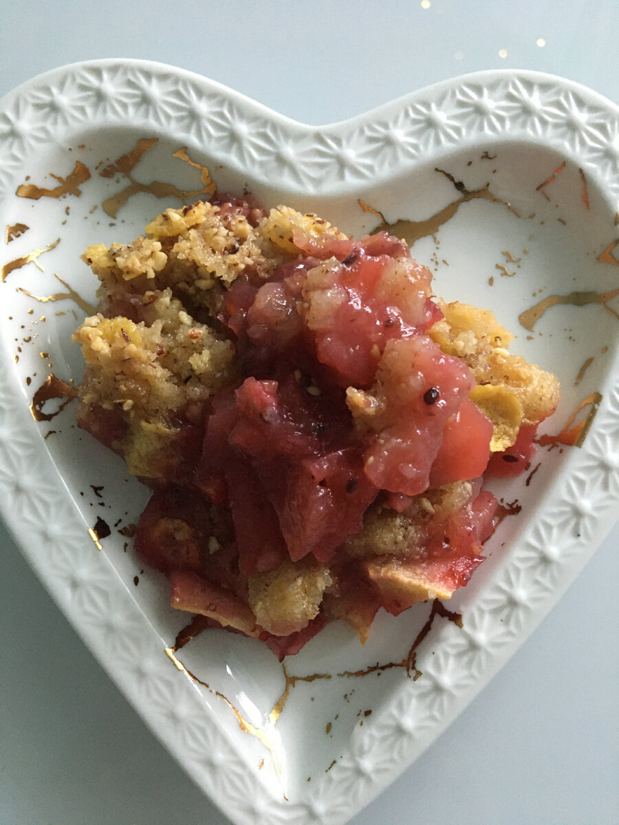 Яблочный крамбл с миндалем 