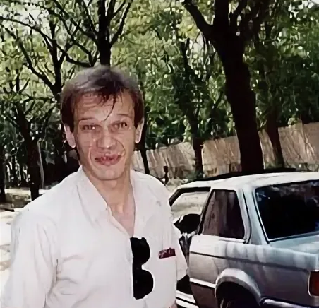 Елена Изаксон, супруга известного 53-летнего певца Дмитрия Маликова, уже 30 лет счастливо живет с ним и является его верной спутницей.-8