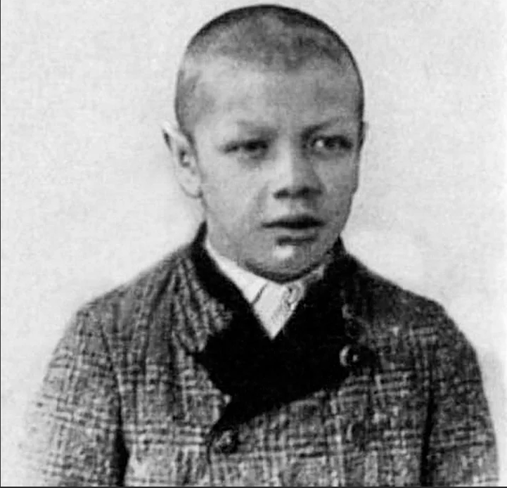 Адам будучи ребенком