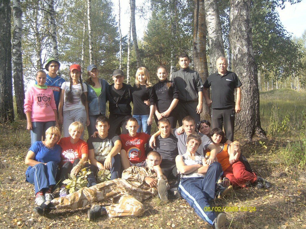 Мы в походе. 2014 год. Это мой последний выпуск 2015 года. С нами родители. Они у меня были молодцы!!! И сейчас мы дружим!