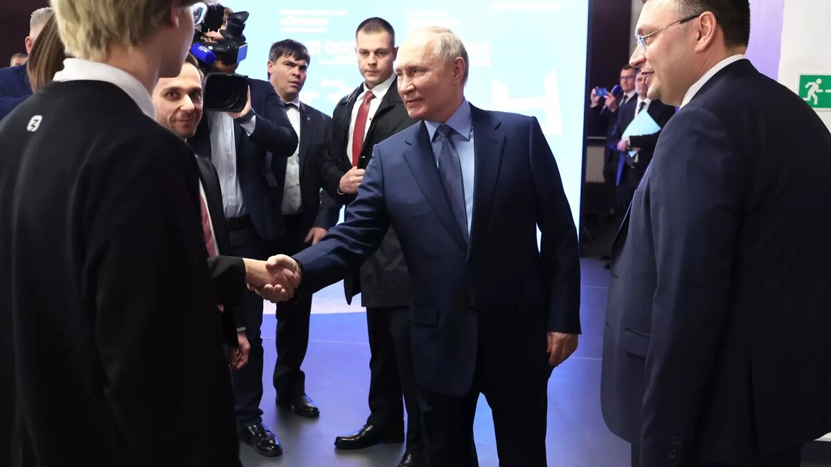     Рабочий визит Владимира Путина в Ставропольский край, статистика по работникам-миллионерам и прирост компаний малого и среднего бизнеса — NewsTracker представляет обзор информационной картины дня 5 декабря.