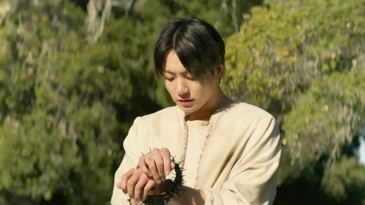 Иллюстрация кадр из клипа группы BTS на песню ON, 2020. Музыкальный лейбл Hybe Corporation