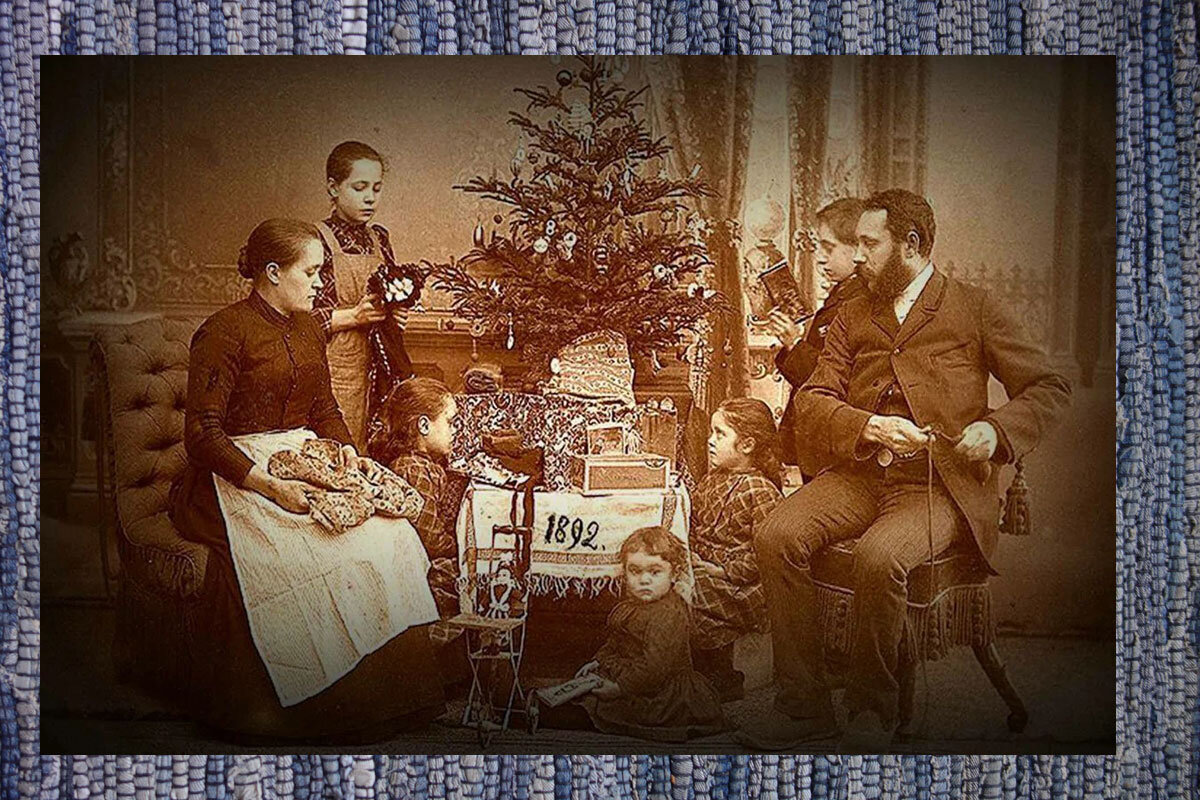 Рождественская елка в царской россии. Новогодняя елка в российской империи. Какого числа отмечали рождество до революции. Новогодняя елка 19 век. Рождественская елка романовых 1917.