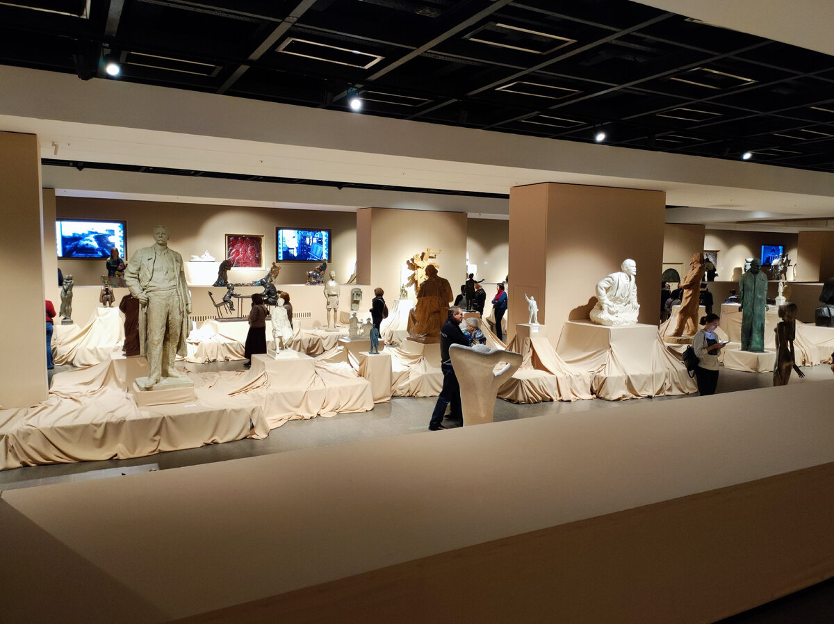 Выставка в Манеже «Сопряжение форм. Русская скульптура. XX век». Источник — dzen.ru/pa_myatnik