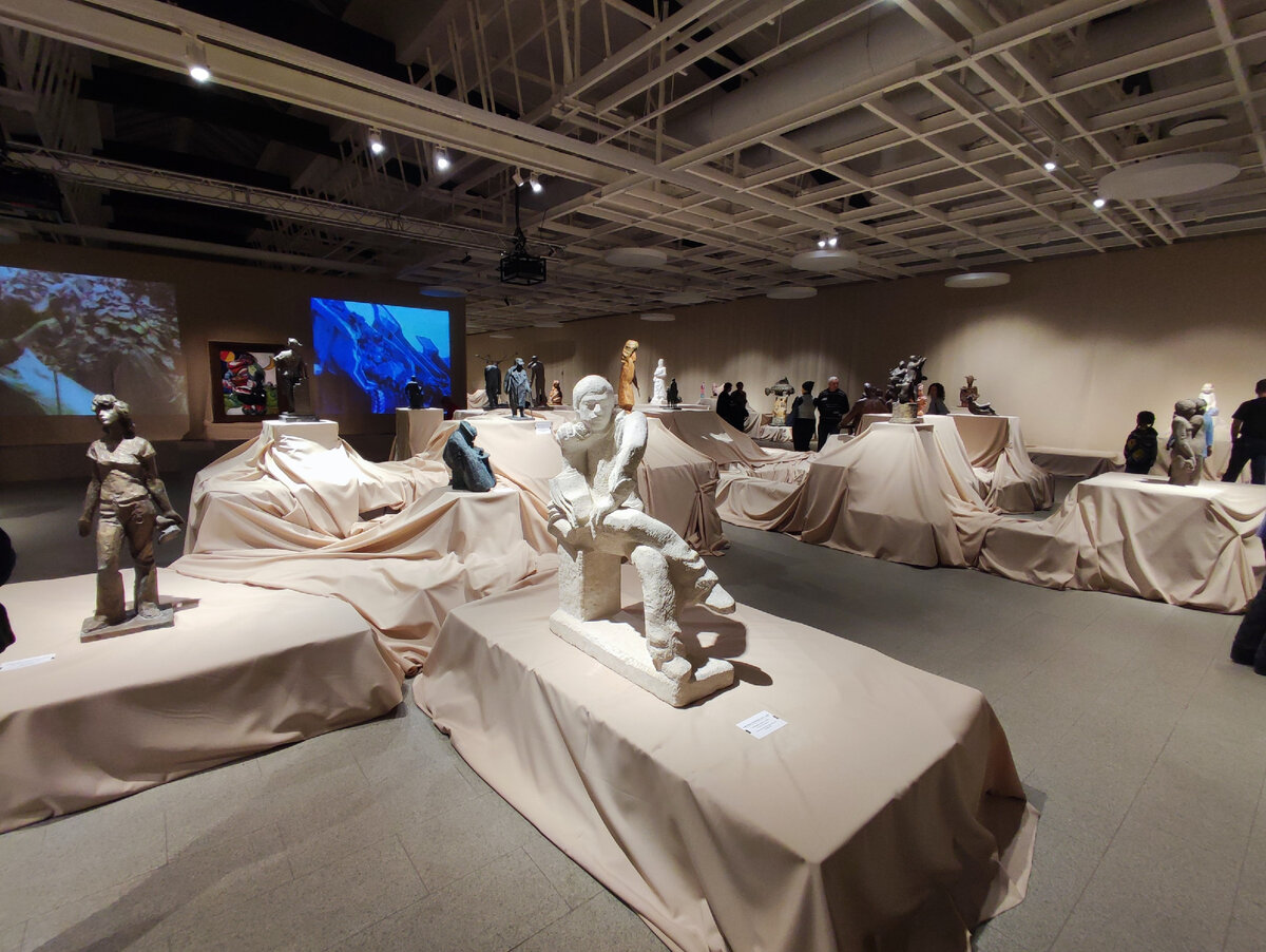 Выставка в Манеже «Сопряжение форм. Русская скульптура. XX век». Источник — dzen.ru/pa_myatnik