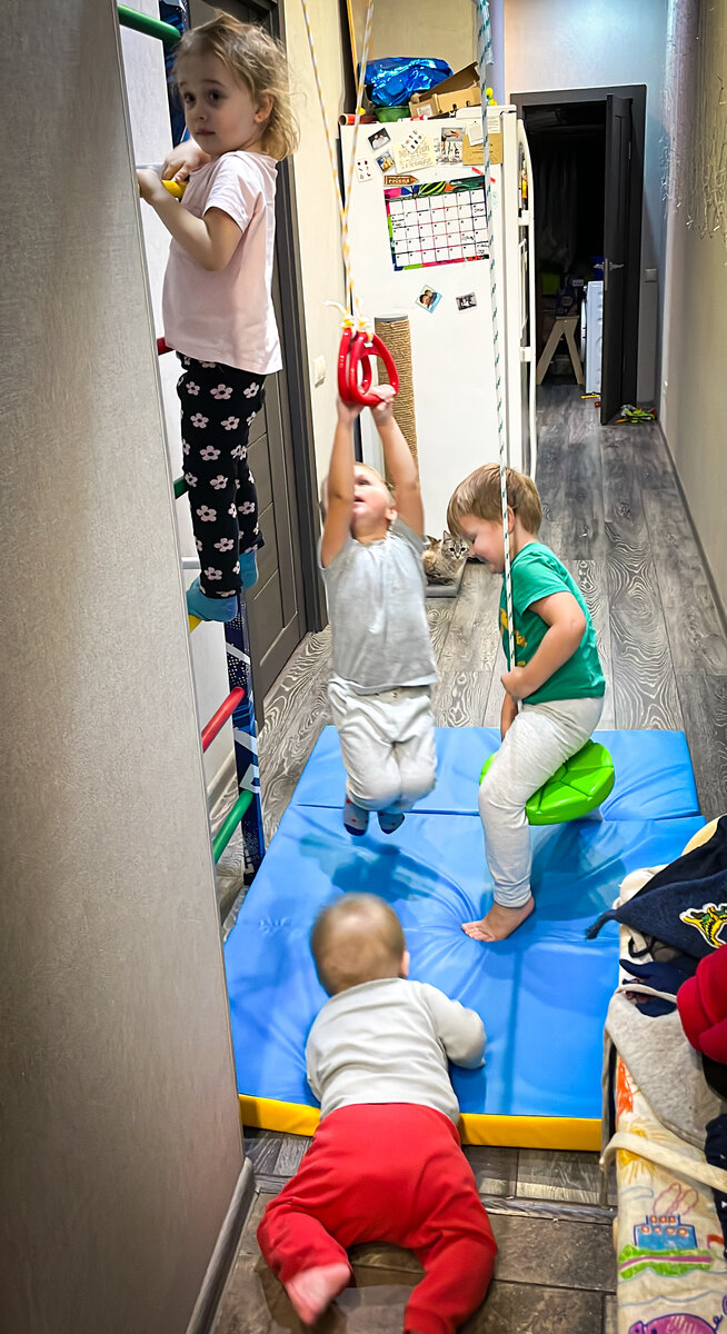 Частная разновозрастная группа детсада😂