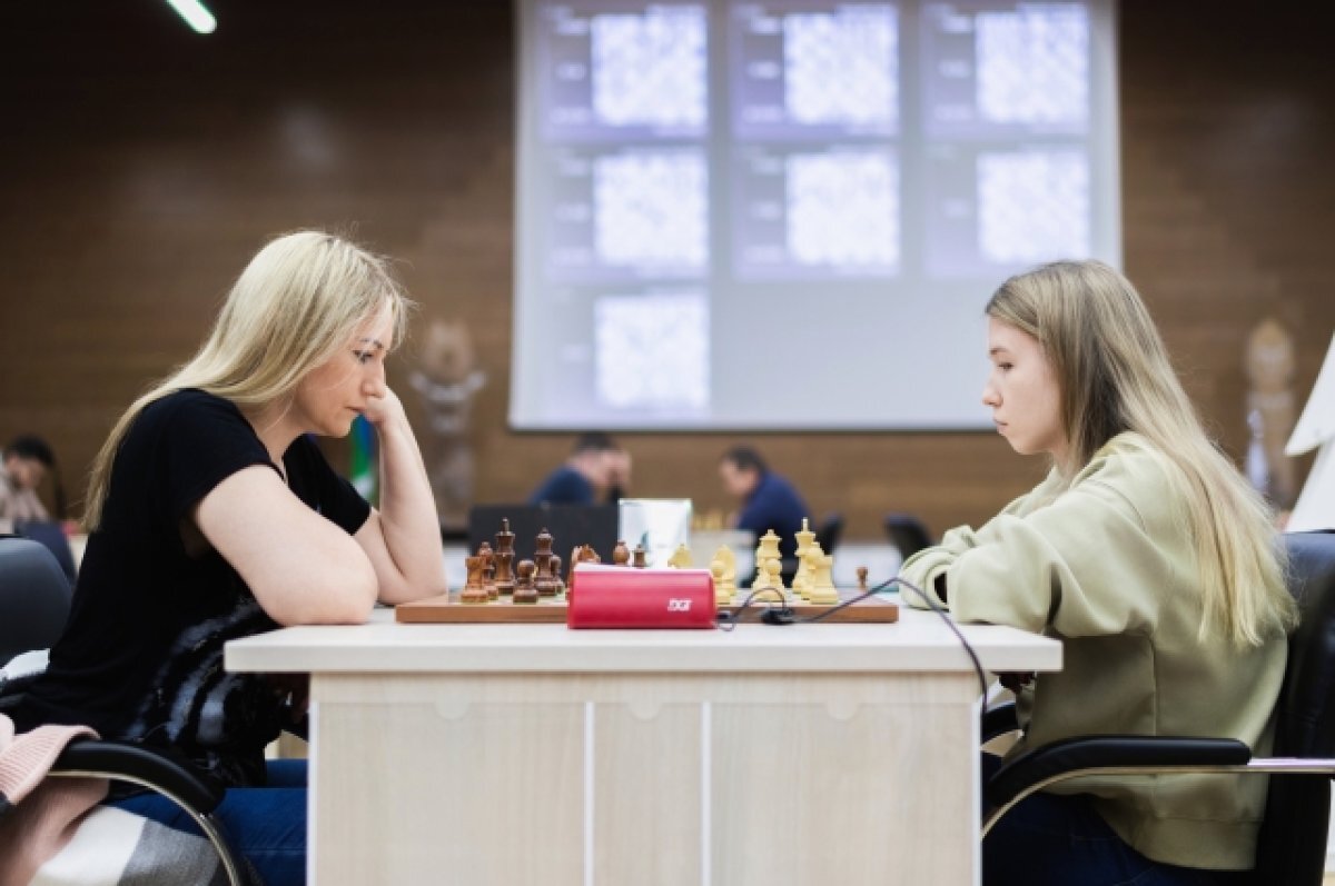    Член сборной Югры Екатерина Кабанова (слева).