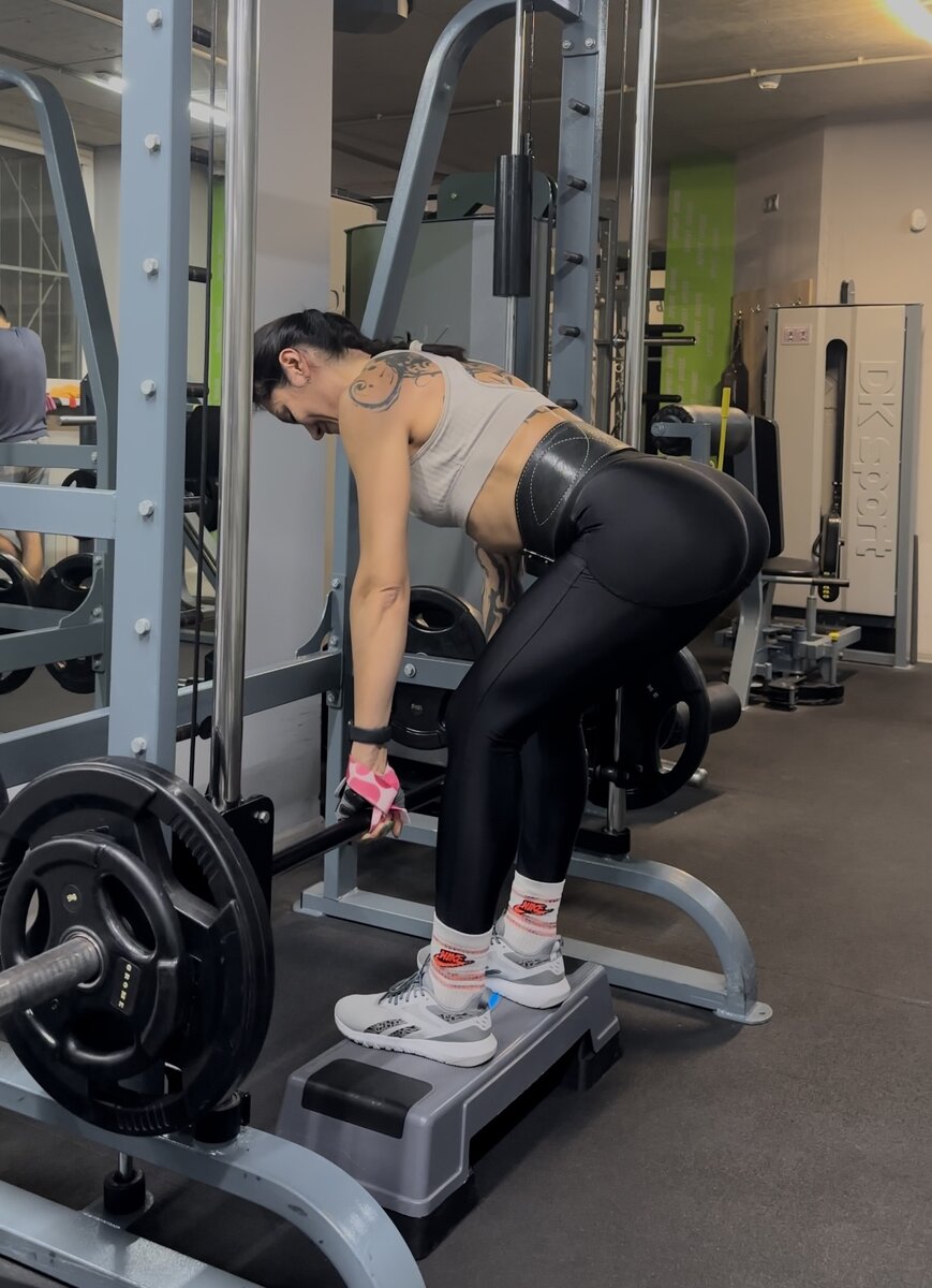 румынская тяга с весом 60кг