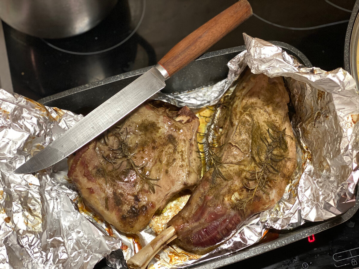 Можно за 10 минут открыть фольгу, тем самым подрумянив мясо