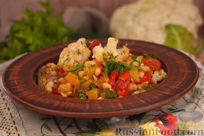 капуста цветная, тыква, перец сладкий, помидоры, фасоль консервированная, чеснок, соль, перец чёрный молотый, травы пряные, масло растительное