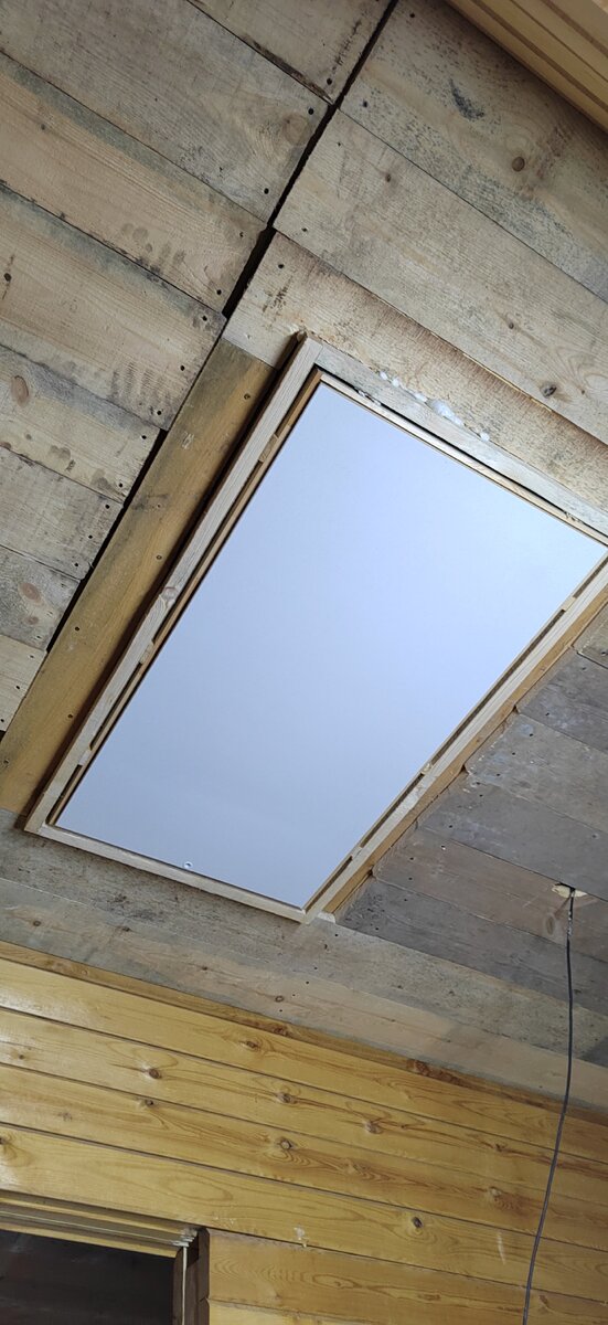 Лестница за дверной крышкой