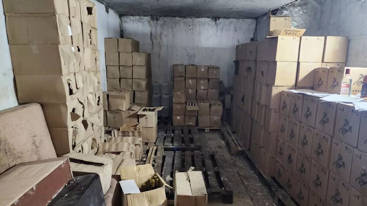     Правоохранители полагают, что преступник действовал в составе ОПГ и планировал сбыть контрафактный товар.