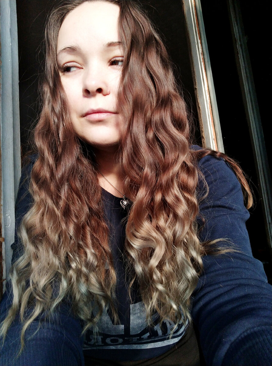 Мое любимое фото, до того, как горе-парикмахер безжалостно искромсал мои волосы почти под ноль прямо перед моей свадьбой.