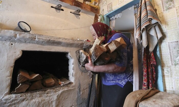    Газ некуда девать, а топим дровами