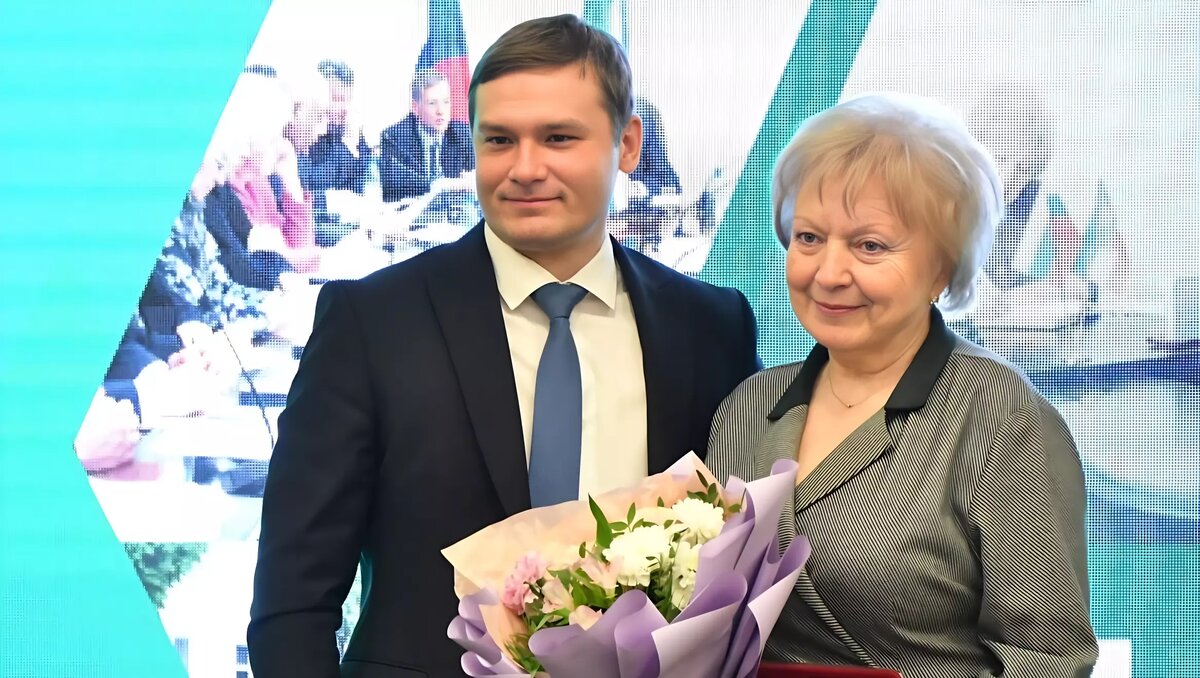     Вчера Общественная палата отпраздновала 15-летие со дня создания, сообщает правительство Хакасии.