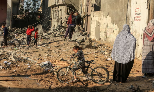 Израильские удары по дому семьи Аль Джаззар в Рафахе, сектор Газа, 4 декабря 2023 года. Фото: Anadolu/Getty Images.