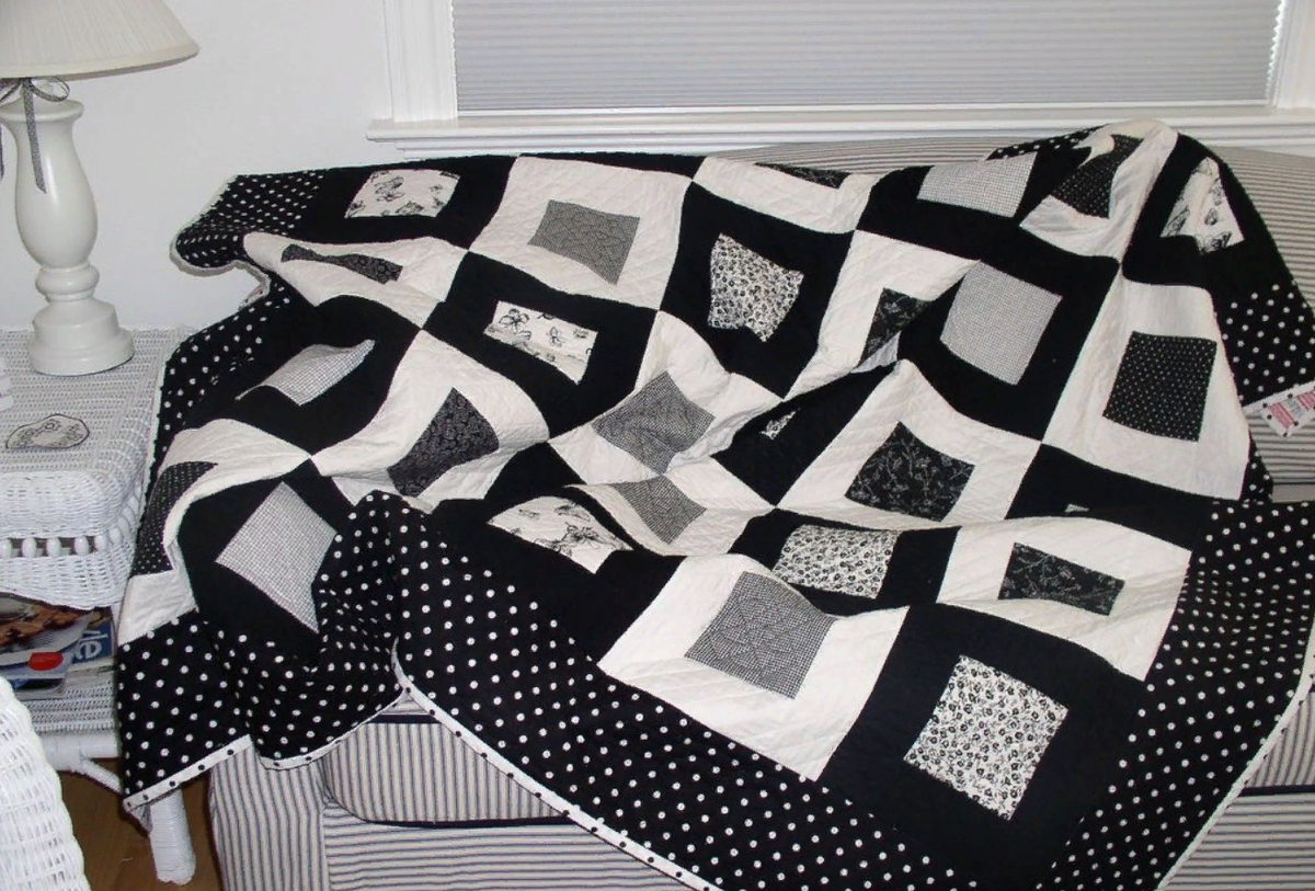 лоскутные покрывала. белое лоскутное одеяло. лоскутное одеяло черно белое. покрывало пэчворк серое. белое лоскутное одеяло.