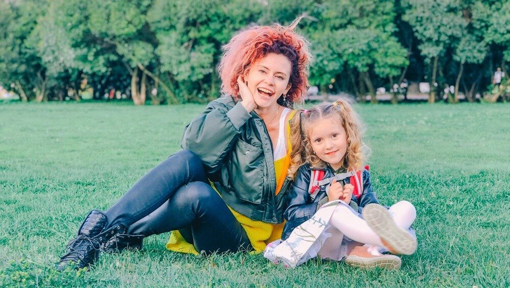 Яна с дочкой 