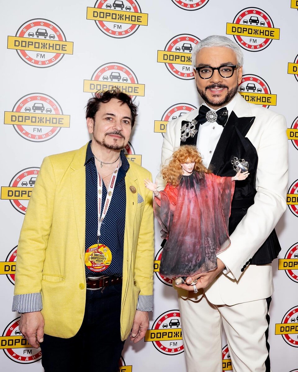    Филиппу Киркорову подарили мини-копию бывшей женыСоцсети Филиппа Киркорова