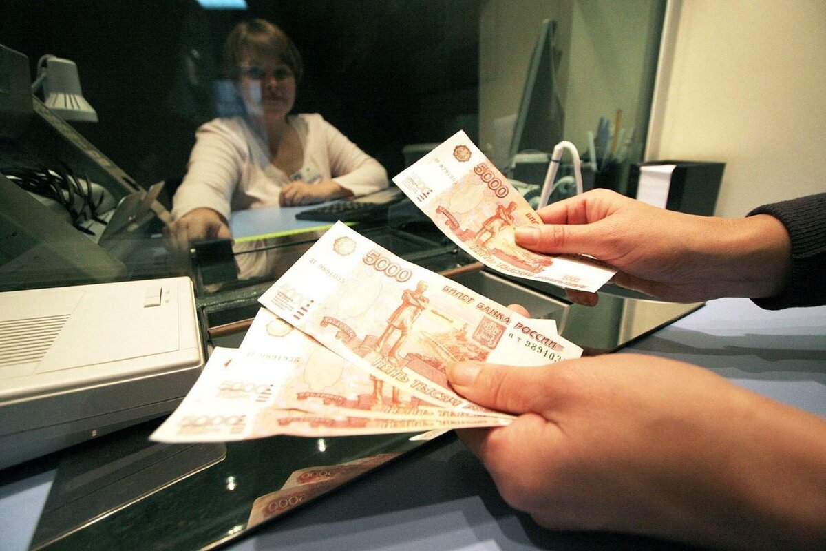 Малоимущий должен насобирать 50 000 рублей и отдать банку в пользование за проценты в 40 рублей в месяц...