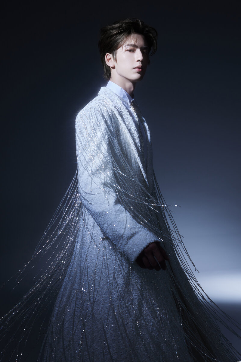 На Линхэ в разных образах можно смотреть бесконечно, как на огонь и воду. 2023