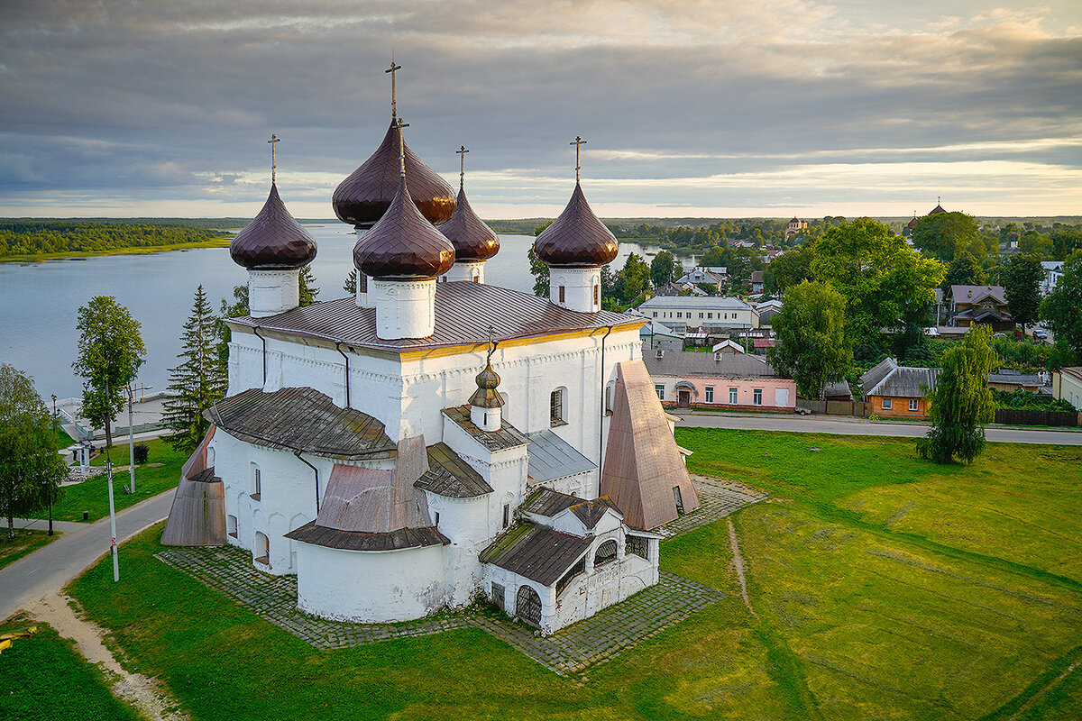 Собор Рождества Христова 1562 г. на Соборной площади