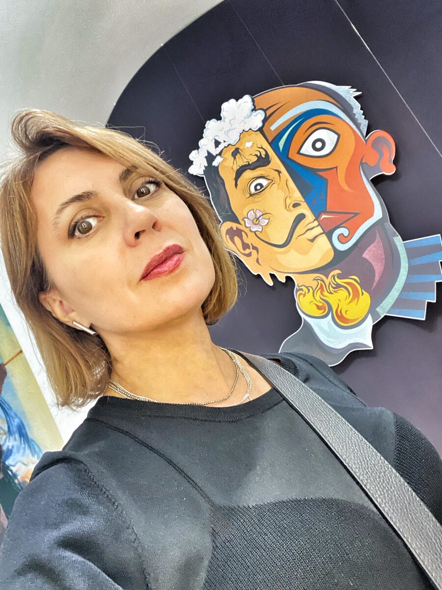 Эвелина Гаевская, соцсети @evelinagaevskaya. Фото с выставки Пикассо и Дали. Те еще сердцееды.