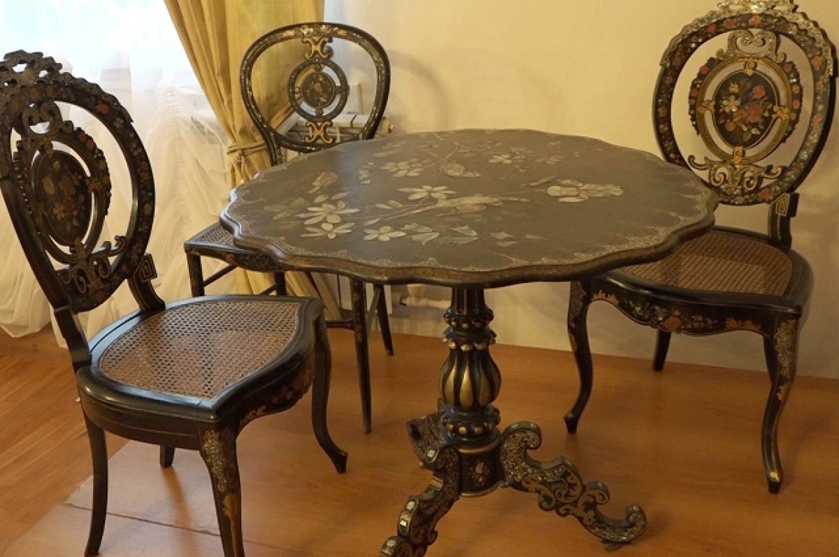    Столик-пациент теперь здоров!