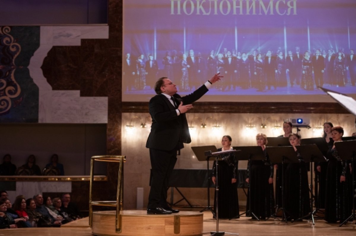    «А капелла (исполнение без инструментального сопровождения) - конечно, необычное амплуа для оперного хора, - отмечает главный хормейстер театра имени Джалиля Юрий Карпов. - Но для хора очень важно петь музыку «а капелла». Это не просто подтверждает профессиональный уровень коллектива, но и даёт уверенность самим артистам». Фото: Фестиваль Рахманинов.Грани