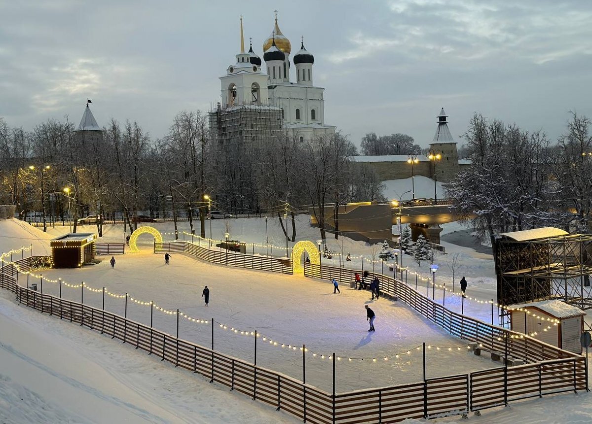    В Финском парке в Пскове открылся каток