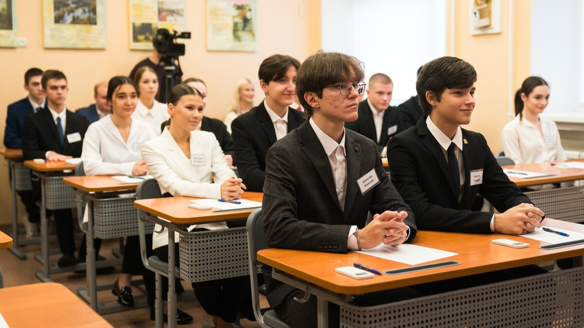    В Югре одиннадцатиклассникам, несмотря на актировки, пришлось идти в школу