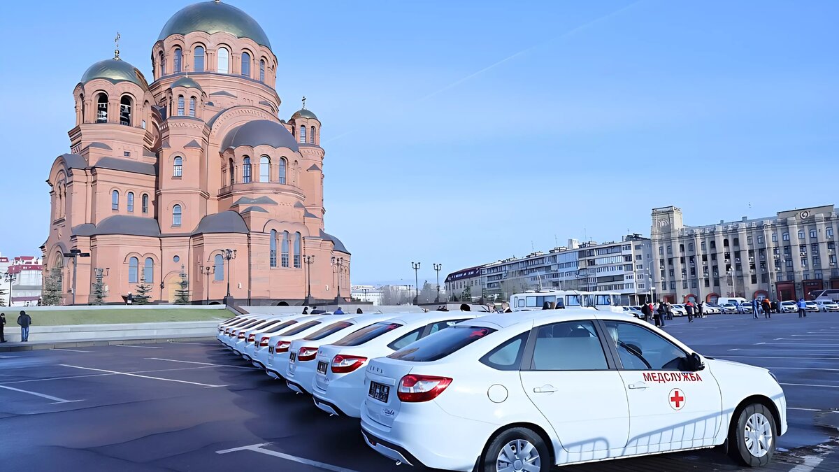     Парк новых легковых автомобилей поступил в распоряжение медицинских учреждений Волгоградской области. Губернатор Андрей Бочаров проверил оснащение машин и напутствовал медиков.