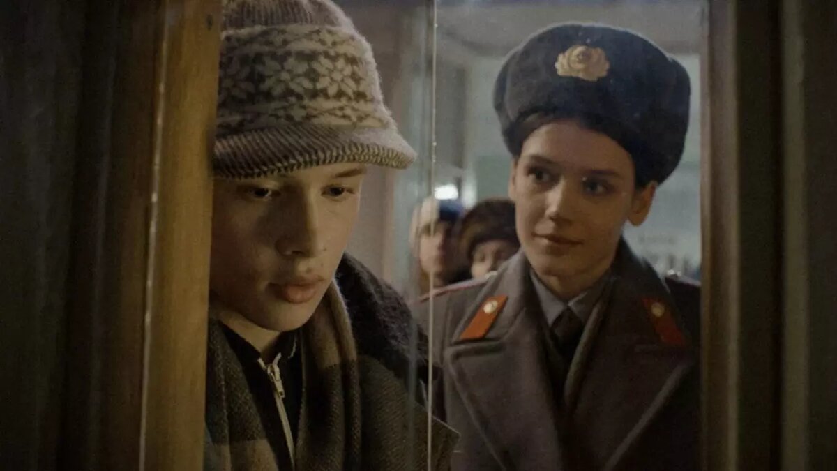     Авторы сериала «Слово пацана» (18+) опровергли информацию о том, что в Ярославле переснимается финал картины. По их словам, сейчас идет досъем некоторых эпизодов. Об этом пишет РИА Новости.